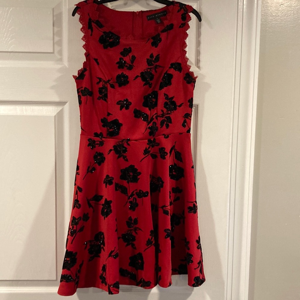 Perfect for the holidays! Size 7 city studio red and black dress
